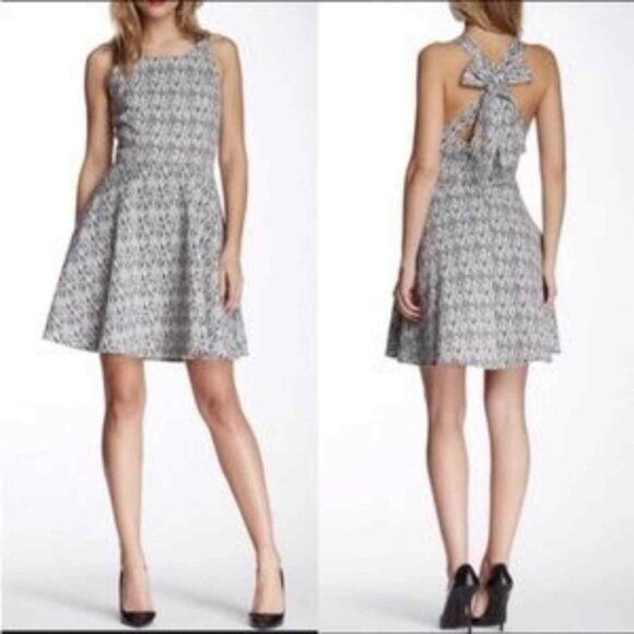 Jessica Simpson Bow-Back Dress, fit and flare, POCKETS, EUC, size 4 - Picture 2 of 7